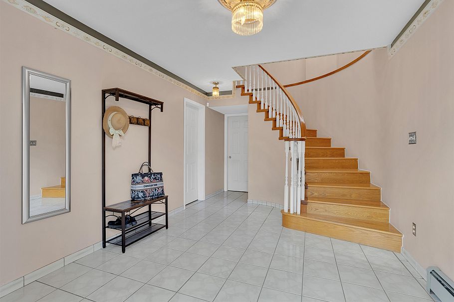 3240 Clive Avenue Vancouver, BC - 3