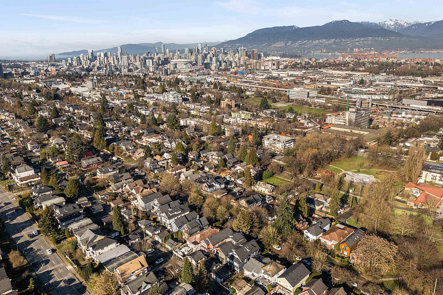 1220 E 11th Avenue Vancouver, BC - 25