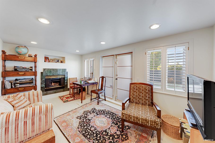 670 Montroyal Boulevard North Vancouver, BC - 19