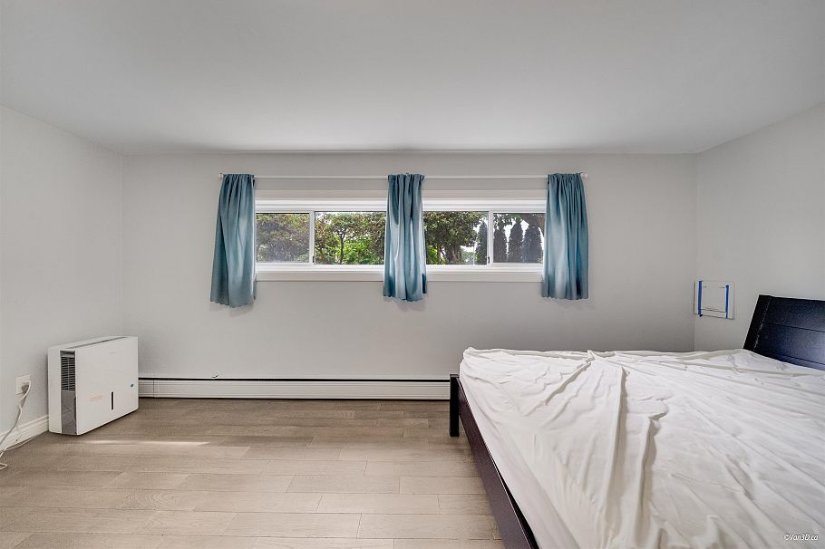 4366 Gilpin Crescent Burnaby, BC - 20