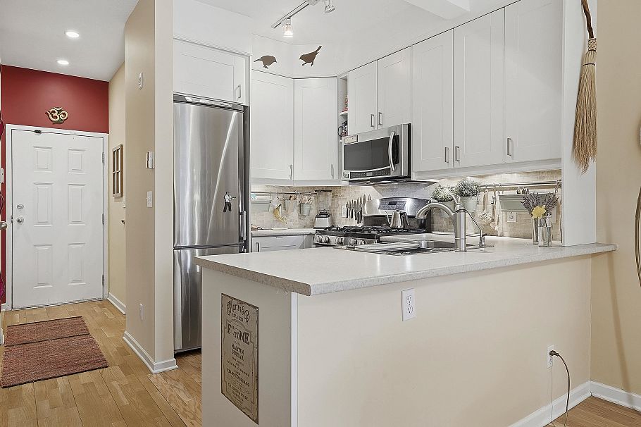 123 3440 W Broadway Vancouver, BC - 11