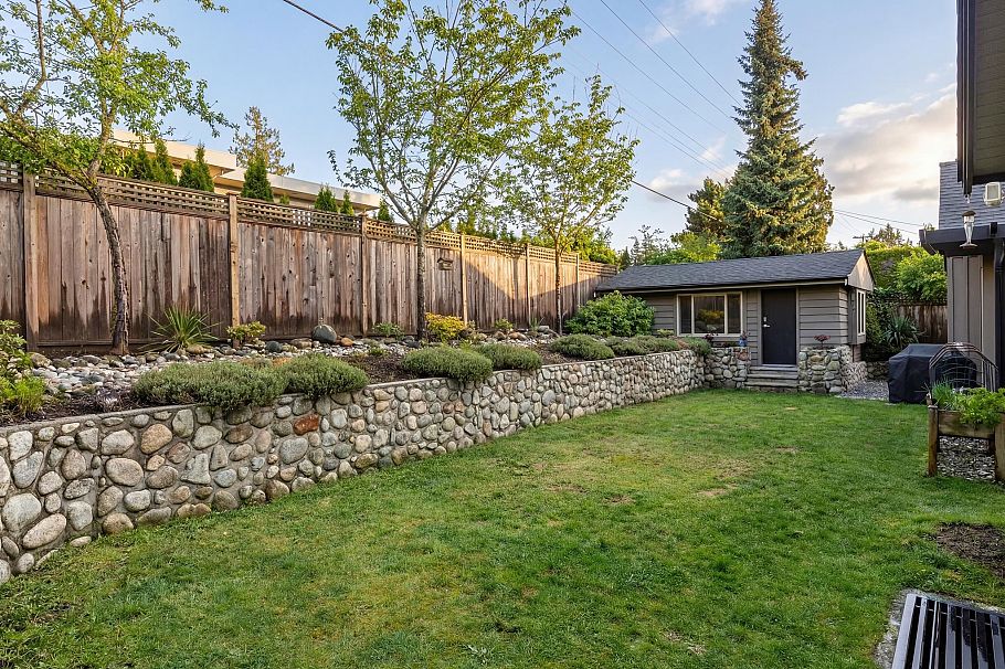 2752 Newmarket Drive North Vancouver, BC - 25