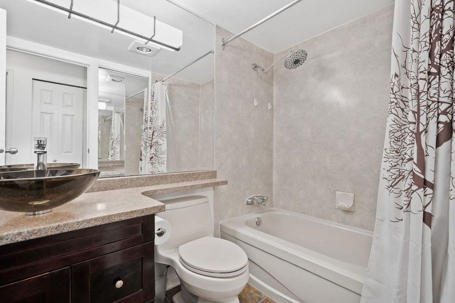 205 1050 Broughton Street Vancouver, BC - 16