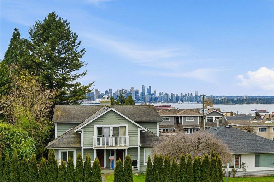 210 W 5th Street North Vancouver, BC - 24