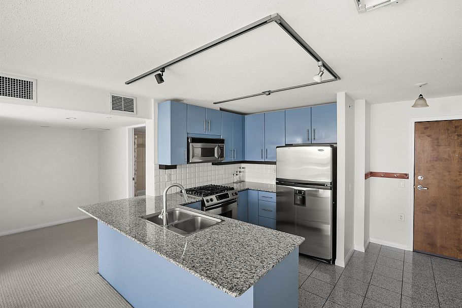 1404 188 E Esplanade North Vancouver, BC - 13