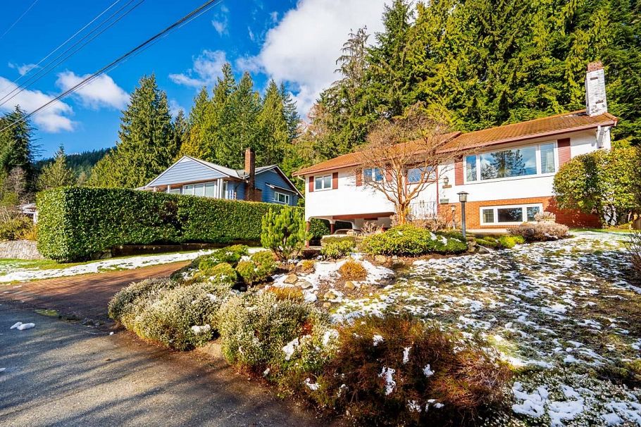 4651 Valley Road North Vancouver, BC - 2