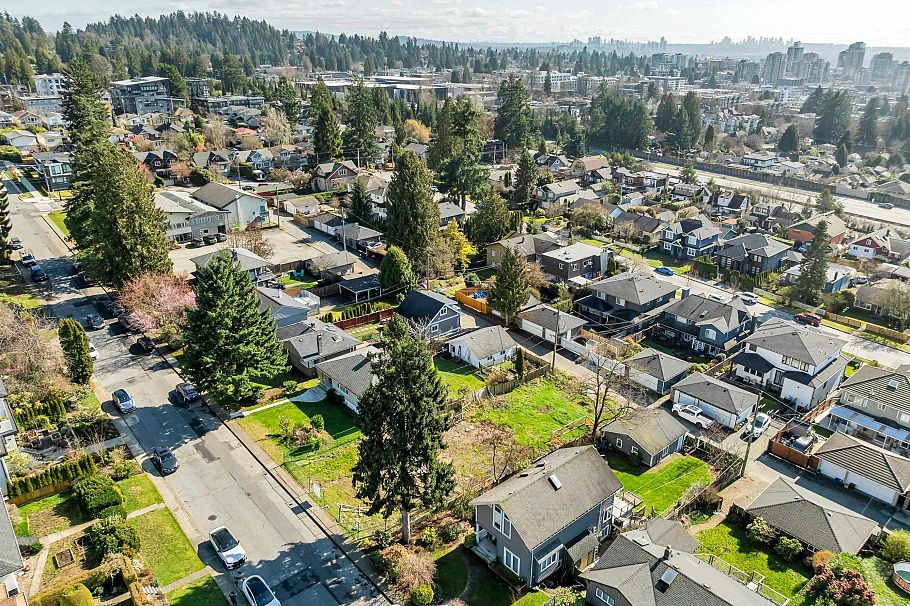 243 W 27th Street North Vancouver, BC - 8