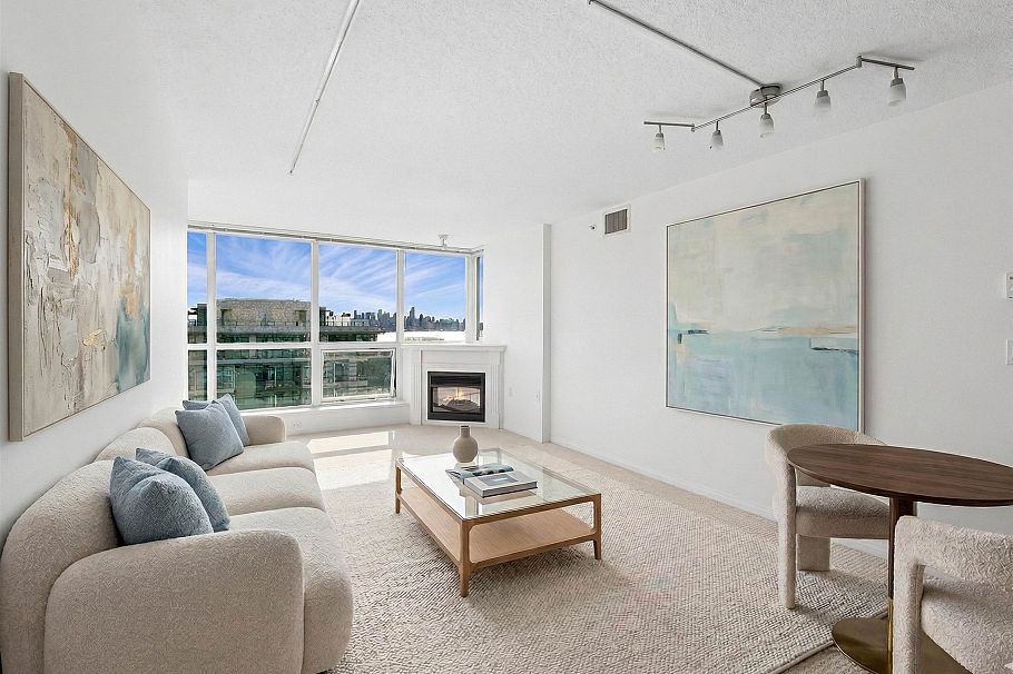 1404 188 E Esplanade North Vancouver, BC - 3