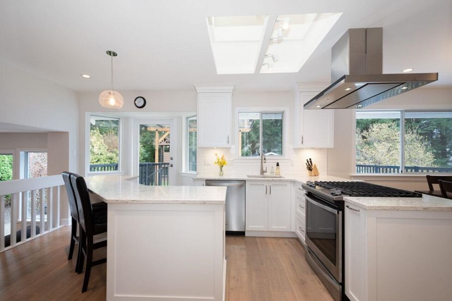 1716 Cascade Court North Vancouver, BC - 3