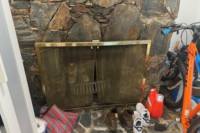 2520 E 24 Avenue Vancouver, BC - 6