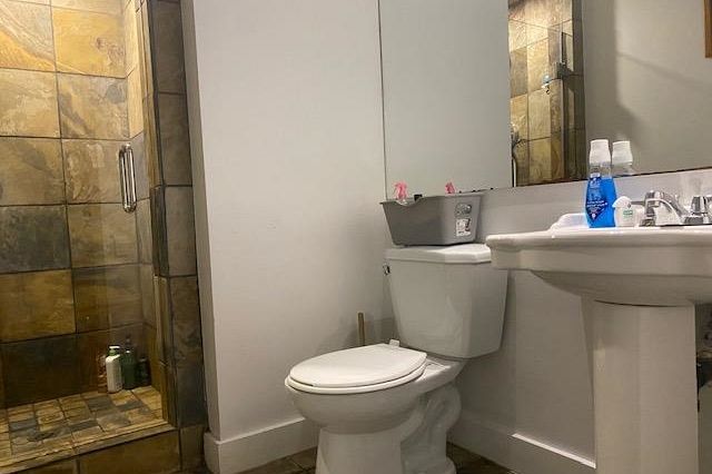 2520 E 24 Avenue Vancouver, BC - 5