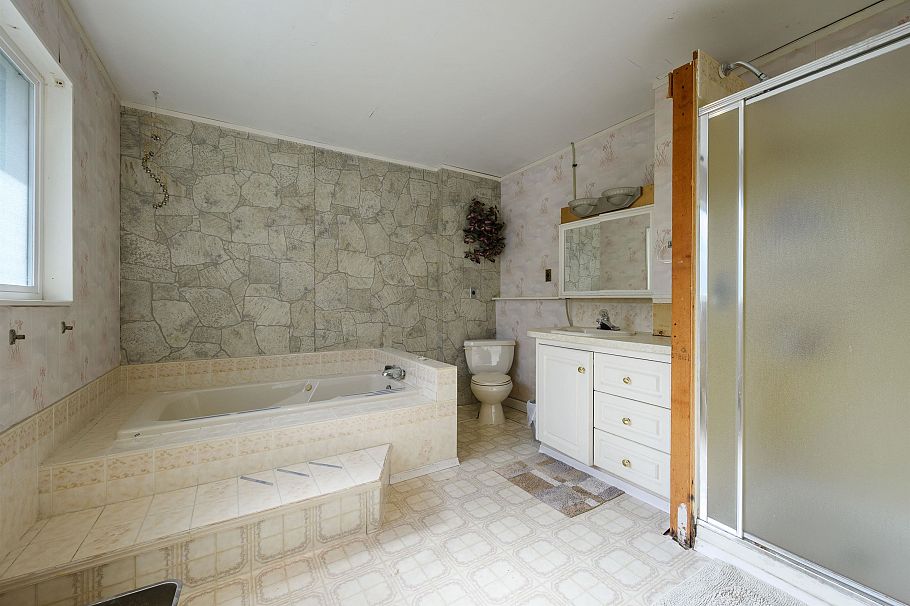 1355 Frederick Road North Vancouver, BC - 27