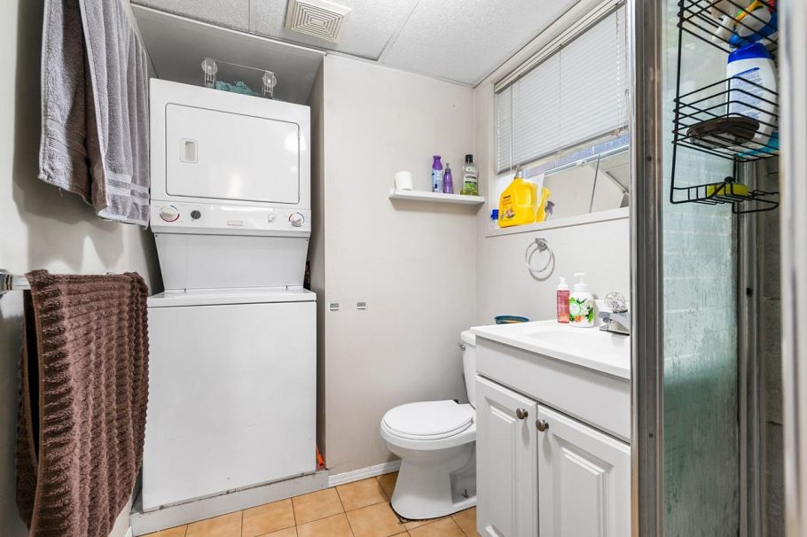 3050 E 21st Avenue Vancouver, BC - 24