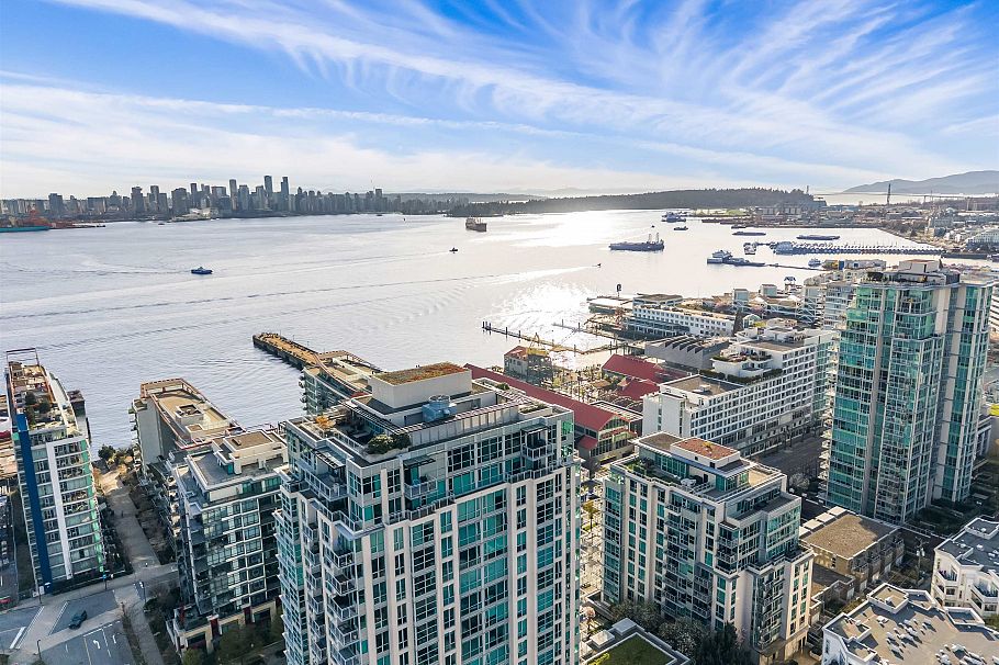 1404 188 E Esplanade North Vancouver, BC - 34