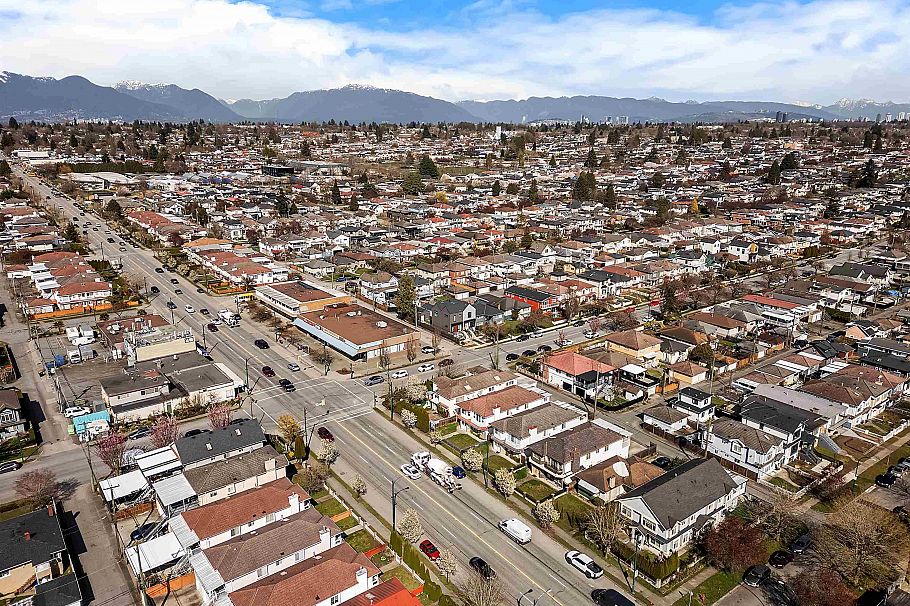 225 E 57th Avenue Vancouver, BC - 39