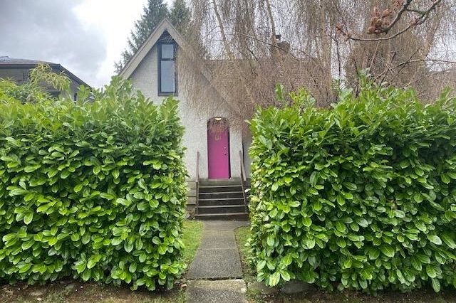 2520 E 24 Avenue Vancouver, BC - 2