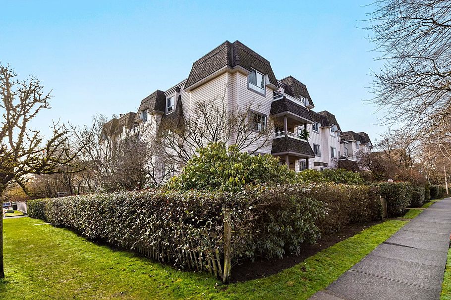 407 1950 E 11th Avenue Vancouver, BC - 1