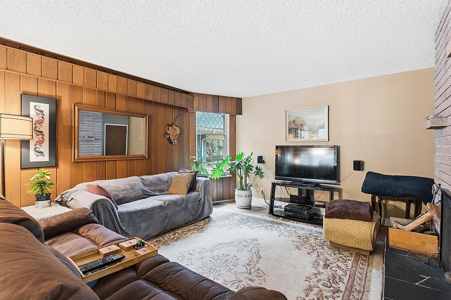 2582 W 6th Avenue Vancouver, BC - 10