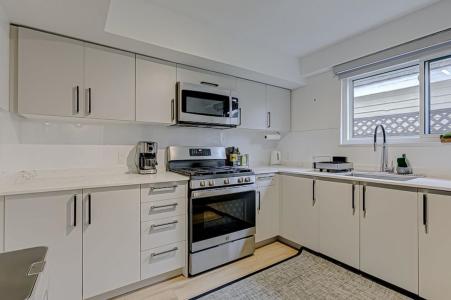 2836 Violet Street North Vancouver, BC - 10