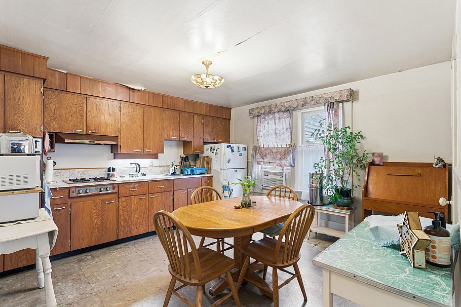 2582 W 6th Avenue Vancouver, BC - 26