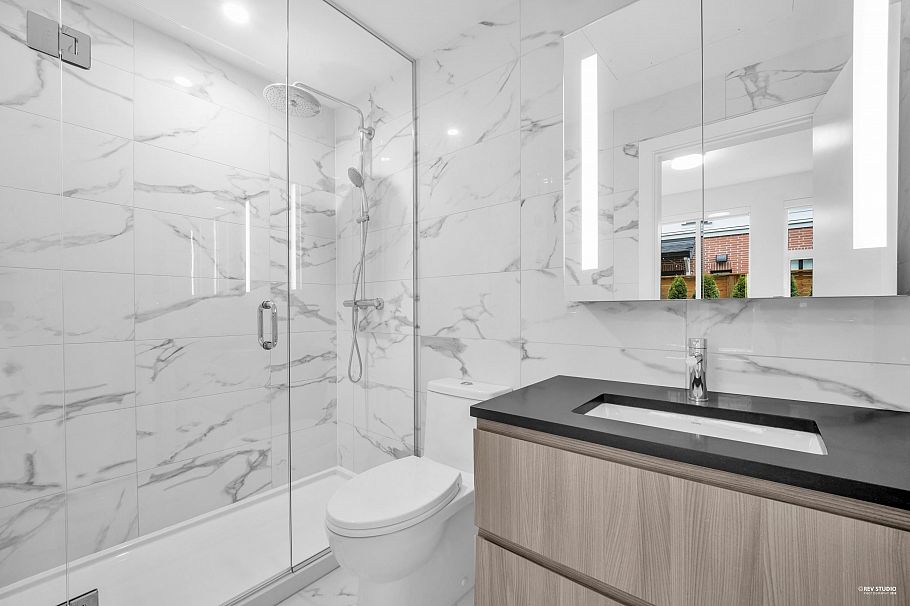 128 2060 Curling Road North Vancouver, BC - 23