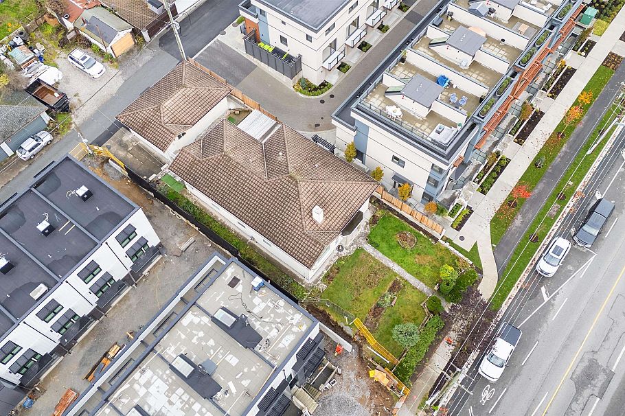 612 E 3rd Street North Vancouver, BC - 1