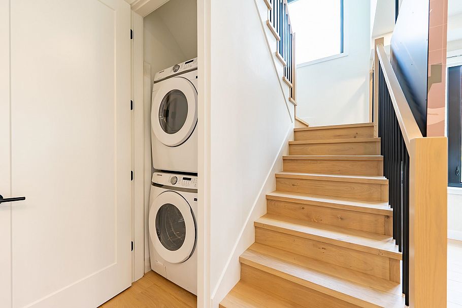 858 W 64th Avenue Vancouver, BC - 17