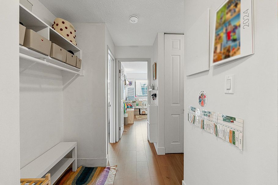 105 175 E 5th Street North Vancouver, BC - 3