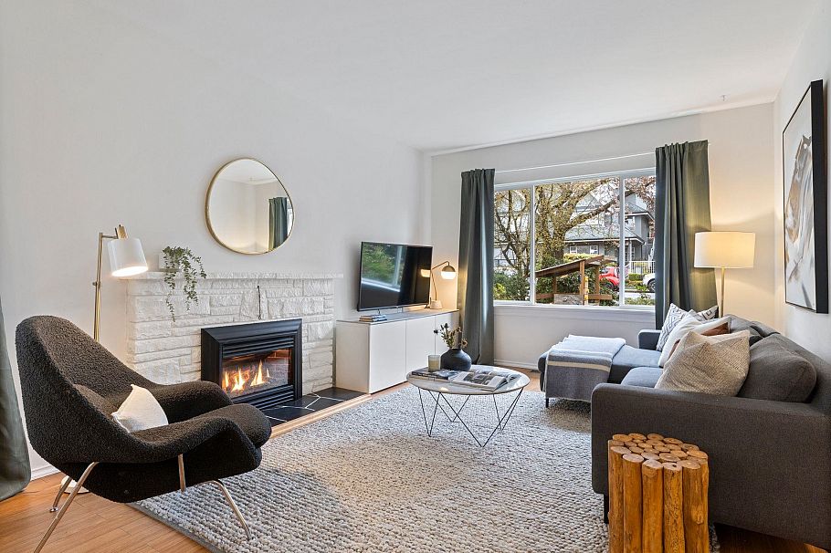 261 E 4th Street North Vancouver, BC - 5