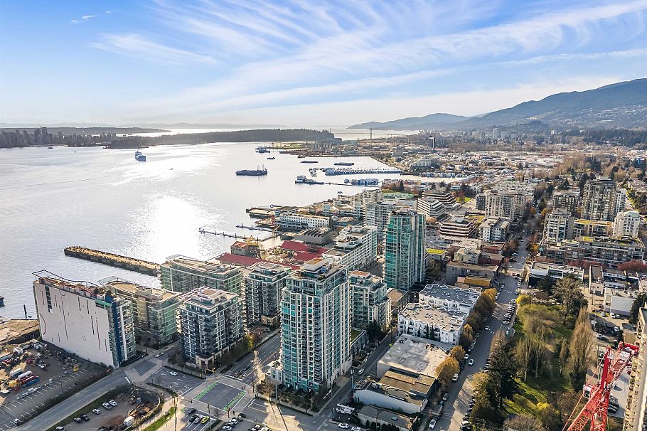1404 188 E Esplanade North Vancouver, BC - 30