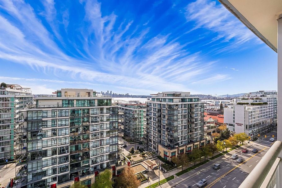 1404 188 E Esplanade North Vancouver, BC - 1