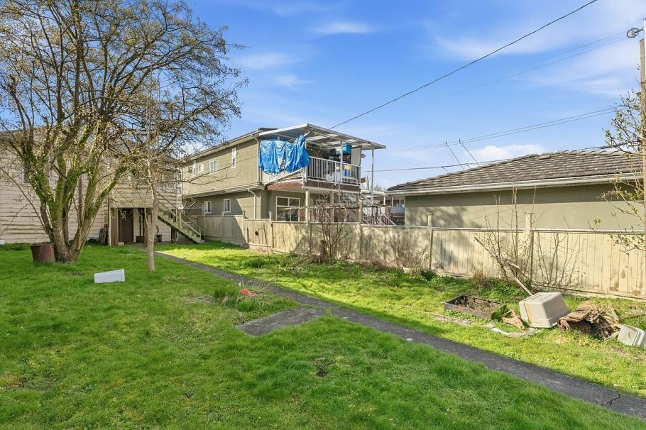 2437 E 22nd Avenue Vancouver, BC - 19