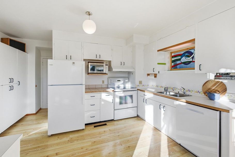 3760 W 29th Avenue Vancouver, BC - 9