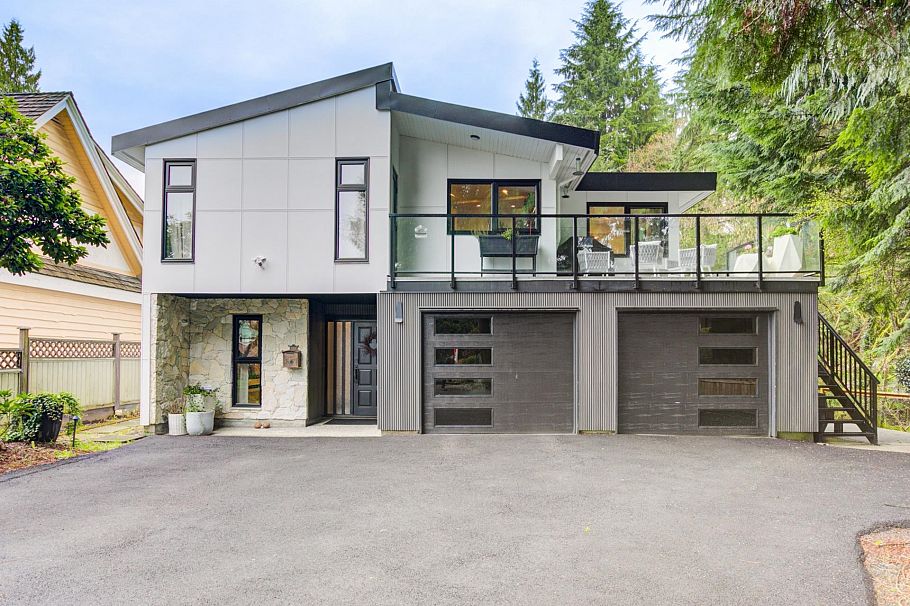 2836 Violet Street North Vancouver, BC - 1