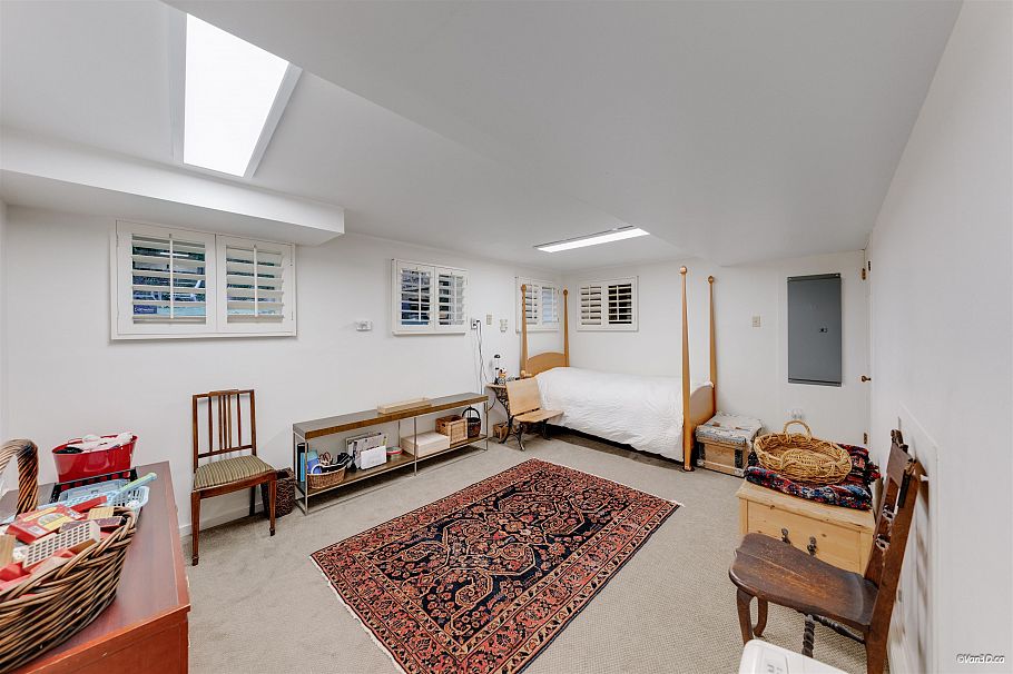 670 Montroyal Boulevard North Vancouver, BC - 16