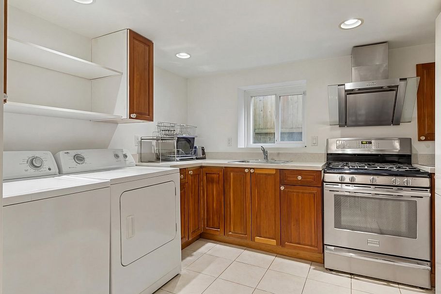 2907 W 30th Avenue Vancouver, BC - 26