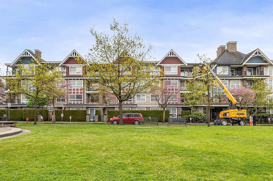 403 7088 Mont Royal Square Vancouver, BC - 2