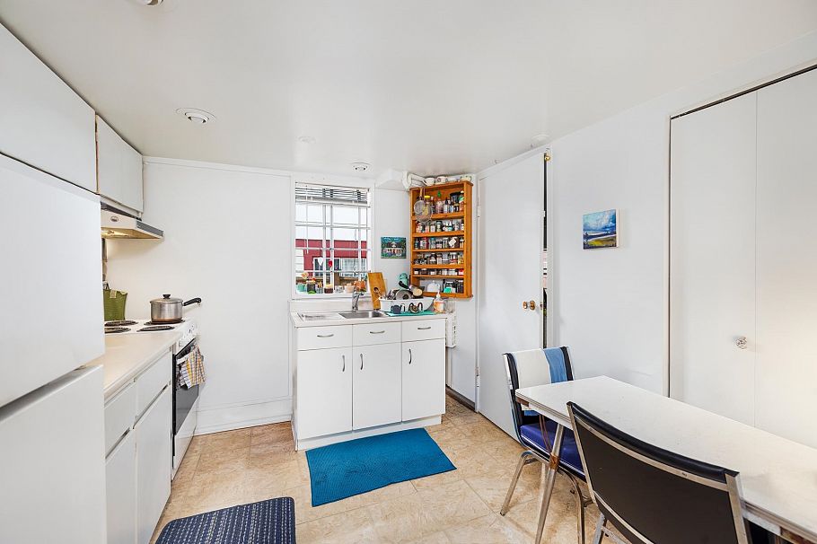 4491 Harriet Street Vancouver, BC - 32