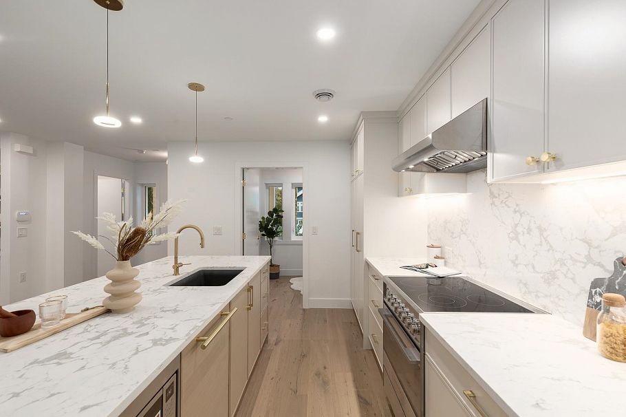 458 E 17th Avenue Vancouver, BC - 5