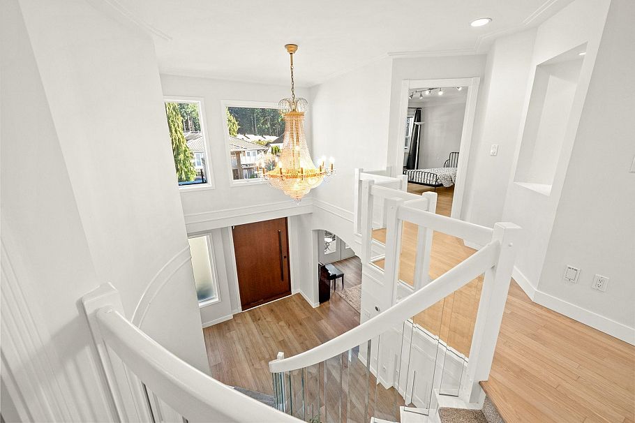 1725 Orkney Place North Vancouver, BC - 16