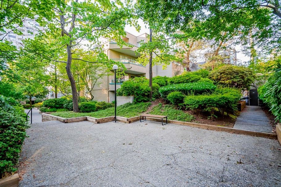 205 1050 Broughton Street Vancouver, BC - 22