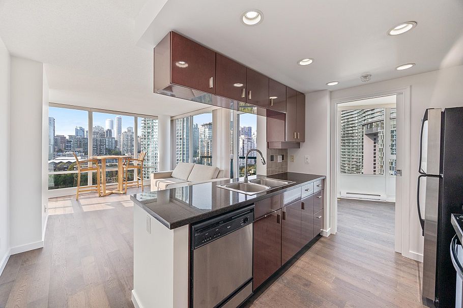 1901 1033 Marinaside Crescent Vancouver, BC - 16