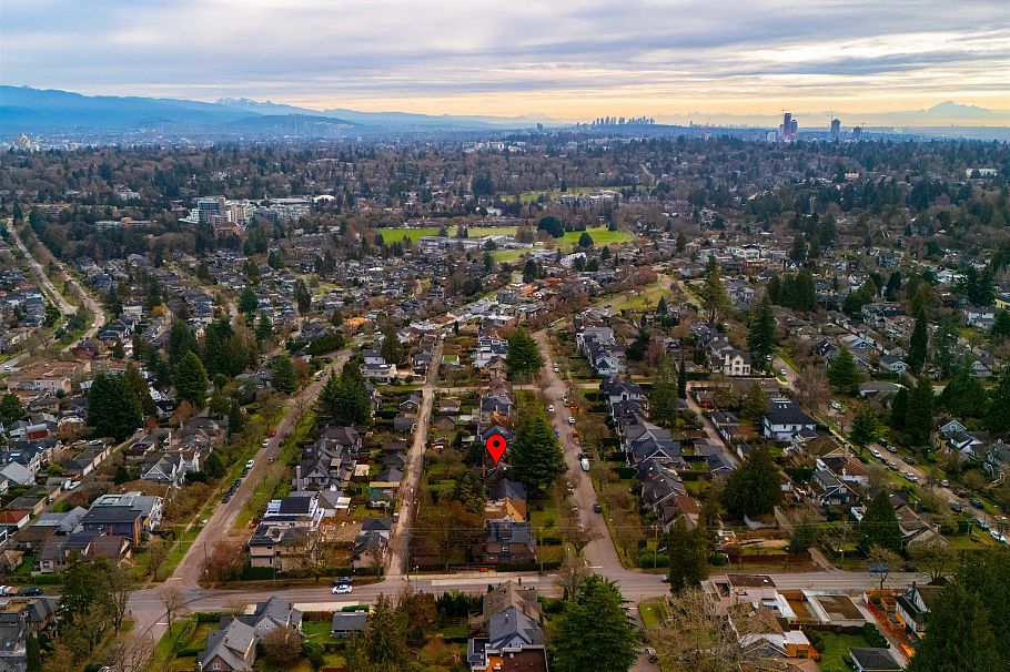 2865 W 30th Avenue Vancouver, BC - 36