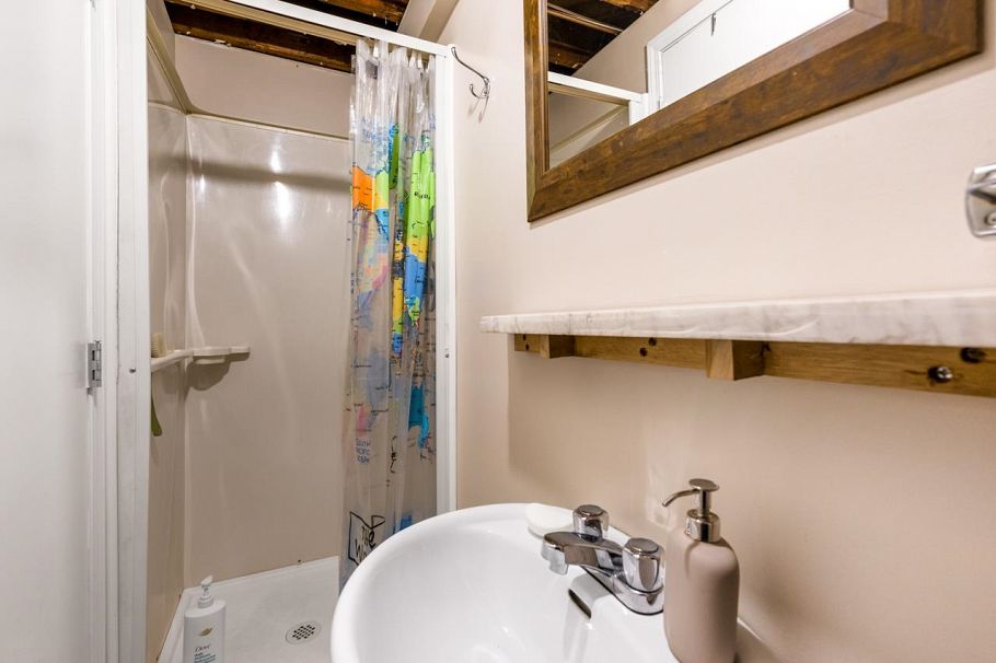 3050 E 21st Avenue Vancouver, BC - 21