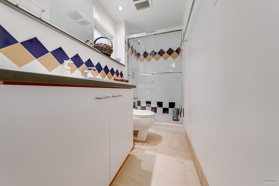 670 Montroyal Boulevard North Vancouver, BC - 30