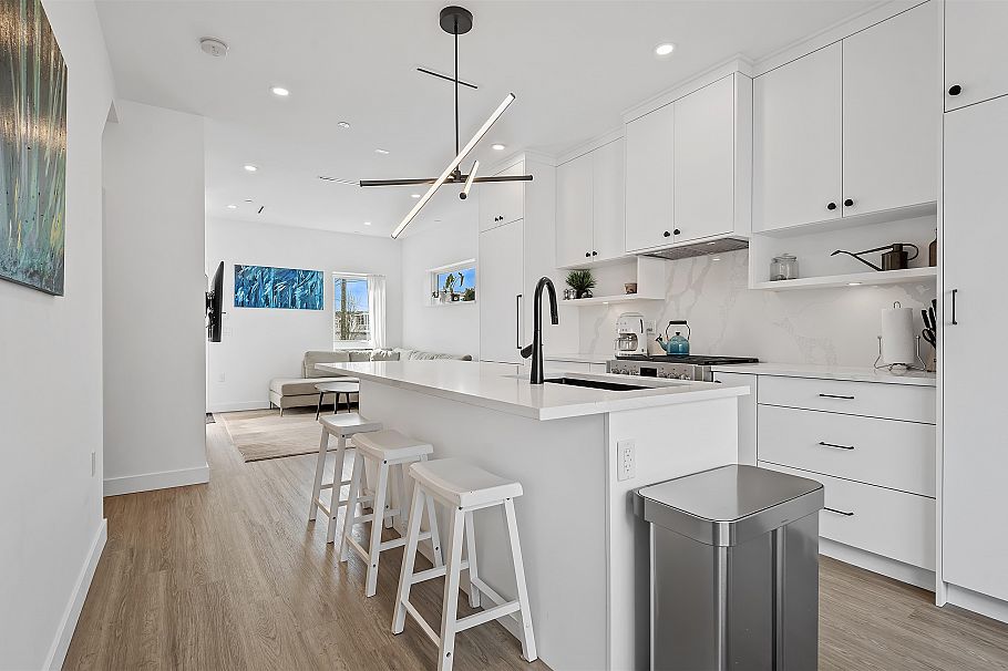 225 E 57th Avenue Vancouver, BC - 8