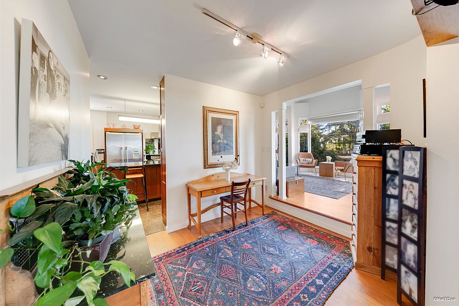 670 Montroyal Boulevard North Vancouver, BC - 13