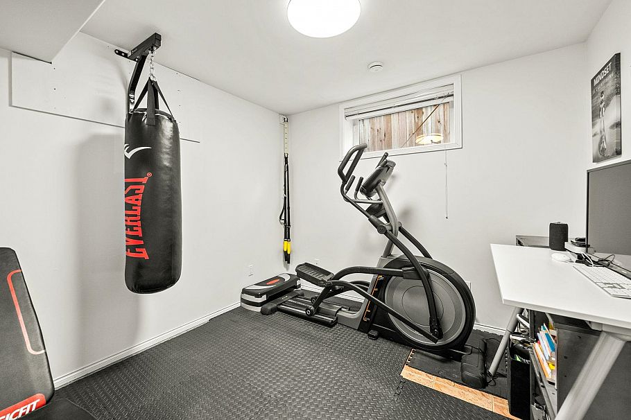 1725 Orkney Place North Vancouver, BC - 34