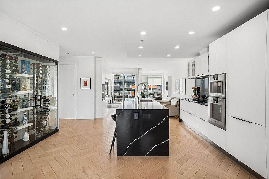 501 138 Athletes Way Vancouver, BC - 6