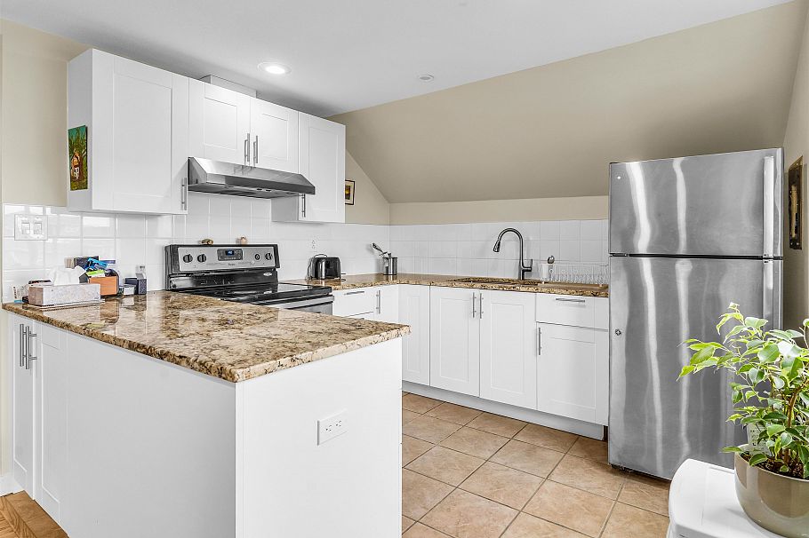 227 W 5th Street North Vancouver, BC - 13